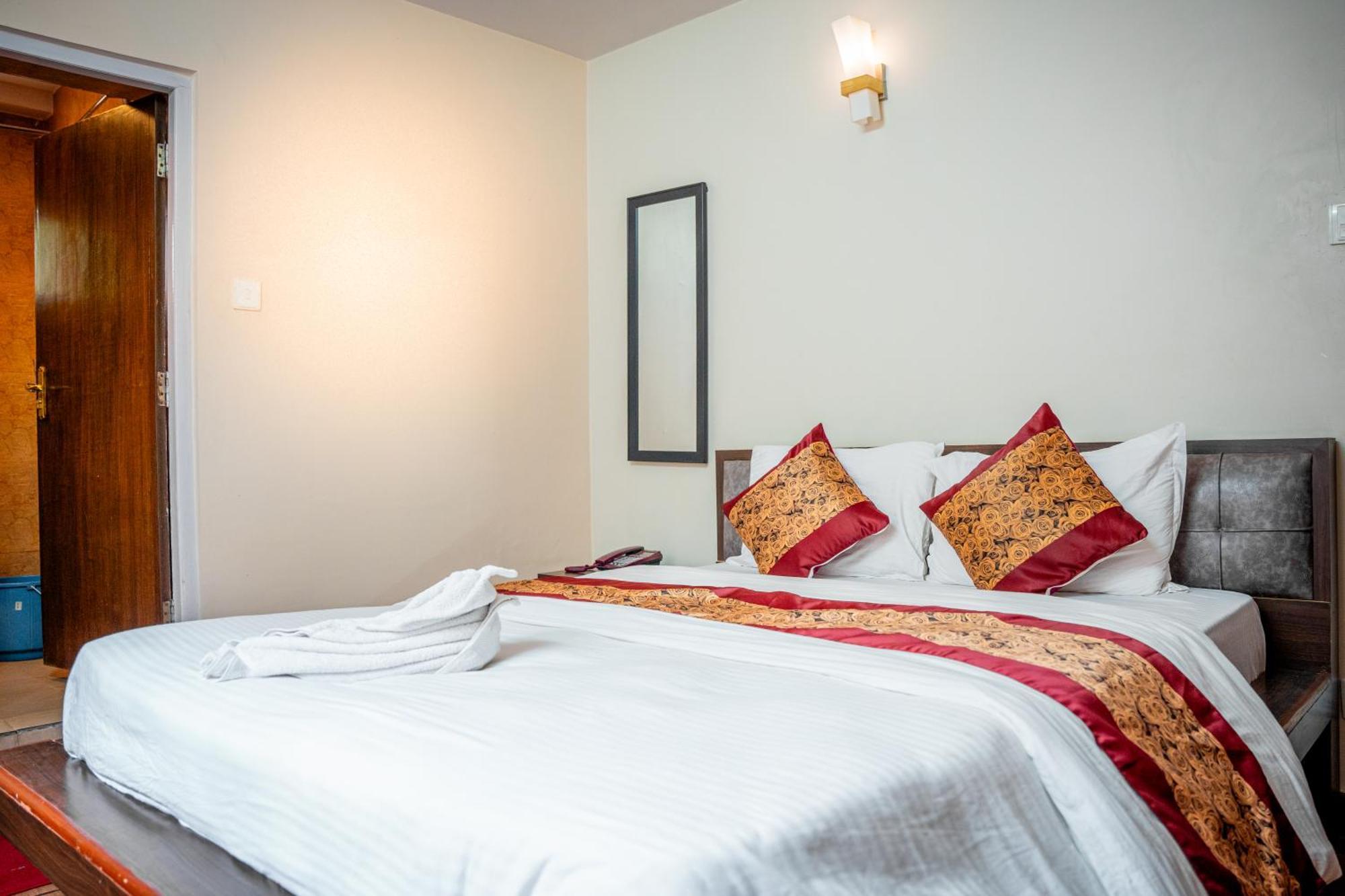 Hotel Harmony & Little Bites Bistro Jawlakhel Luaran gambar